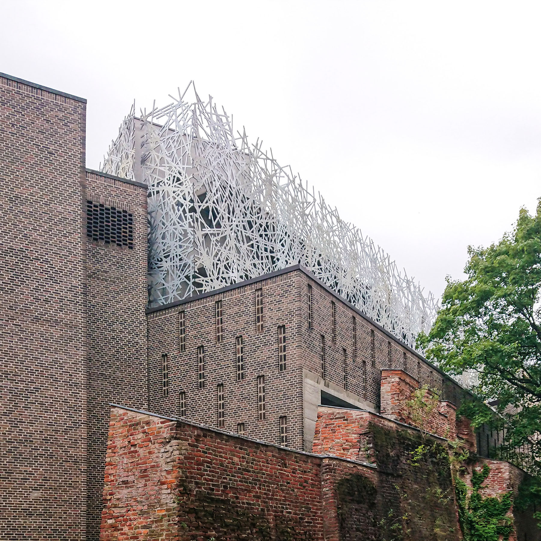 Blick von der Straße zum Dach der Salvatorgarage